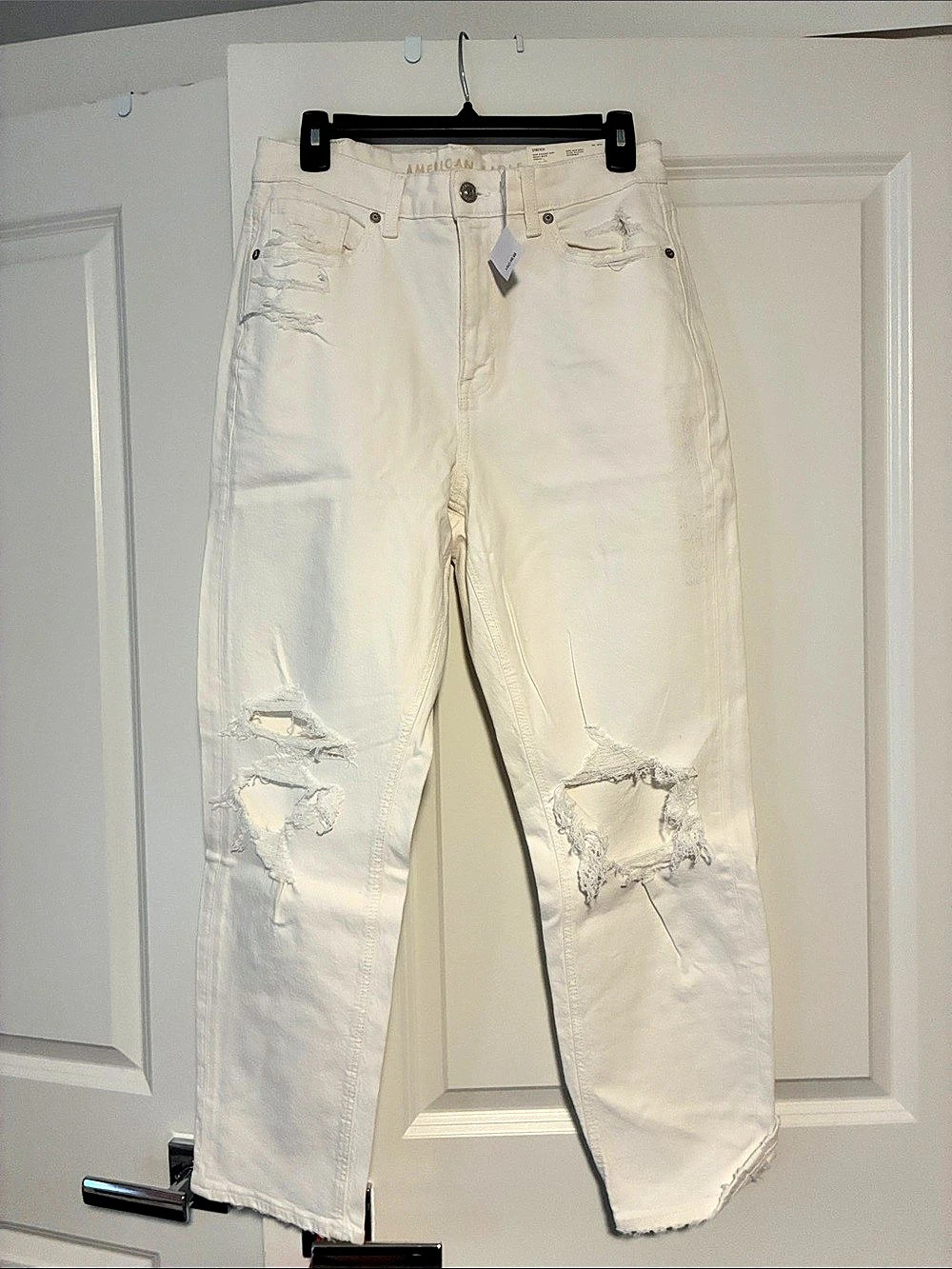 NEW American Eagle Mom Straight Jean Distressed Straight Leg Jeans in White Size
